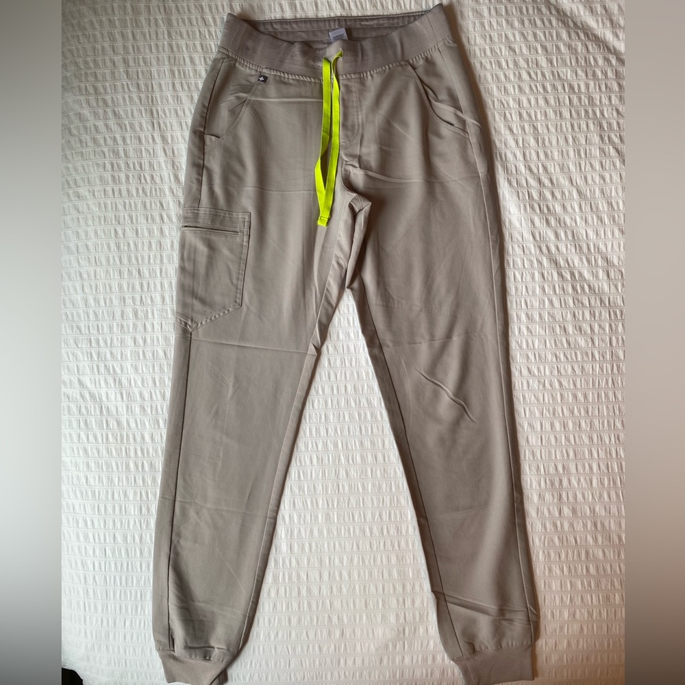Figs Women’s Zamora scrub pants small tall